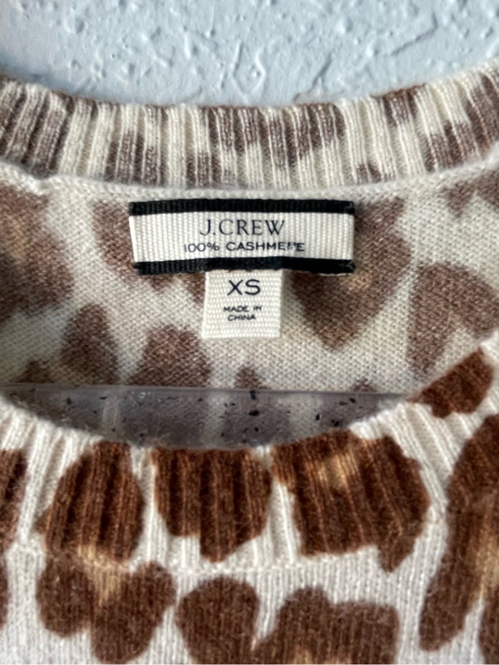 J Crew 100% Cashmere Leopard Cheetah Giraffe Print Sweater Vest Women’s - Picture 4 of 4